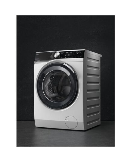 AR FRONTĀLO IELĀDI AEG LFR95146SUE